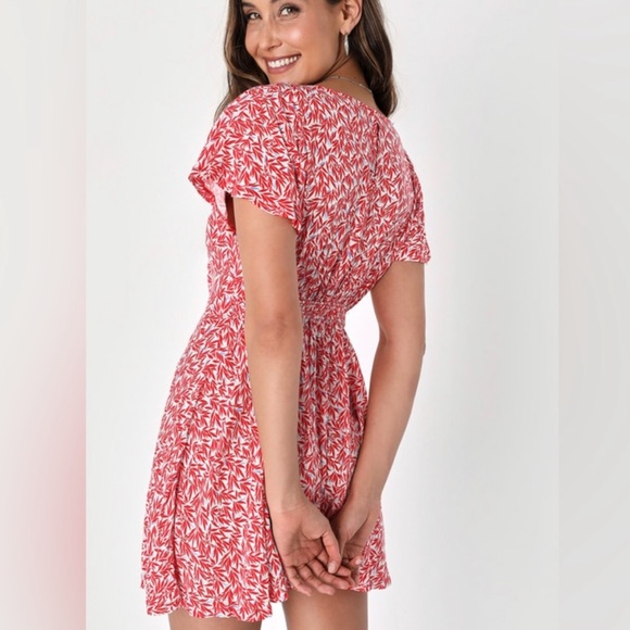 Dondi Red and White Print Tie-Front Short Sleeve Romper Medium - Picture 7 of 9